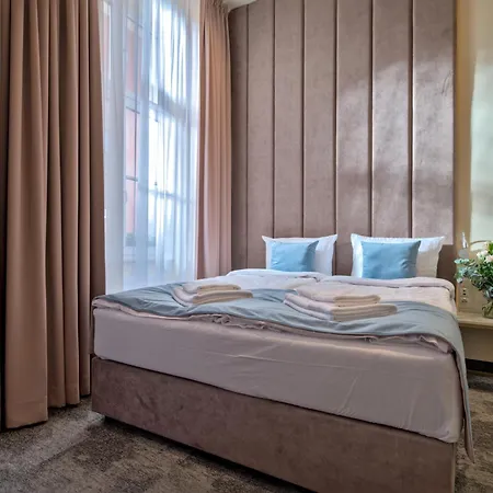 Oysters & Bubbles Gastro Rynek Square Lejlighedshotel