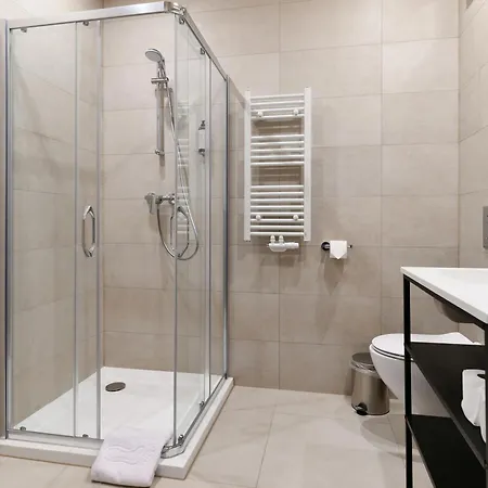 Oysters & Bubbles Gastro Rynek Square Lejlighedshotel