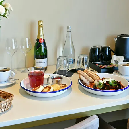 Oysters & Bubbles Gastro Rynek Square Poznań