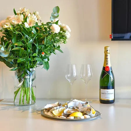 Oysters & Bubbles Gastro Rynek Square Lejlighedshotel Poznań