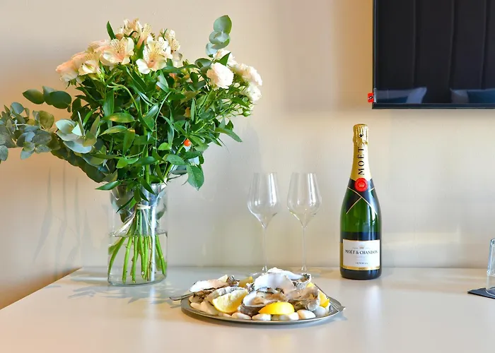 Oysters&bubbles Gastro Rynek Square Aparthotel Poznań