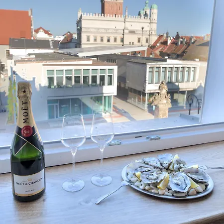 Oysters & Bubbles Gastro Rynek Square Poznaň