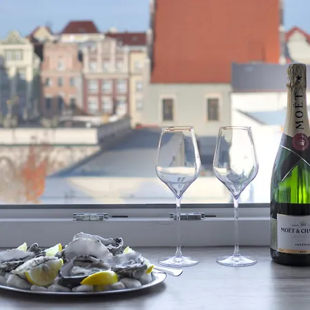 Oysters & Bubbles Gastro Rynek Square Aparthotel