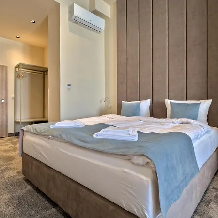 Oysters & Bubbles Gastro Rynek Square Aparthotel