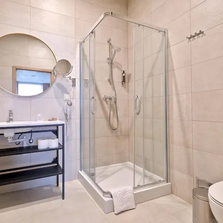 Oysters & Bubbles Gastro Rynek Square Aparthotel Poznaň