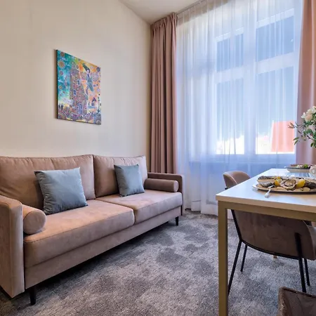 Oysters & Bubbles Gastro Rynek Square Poznaň