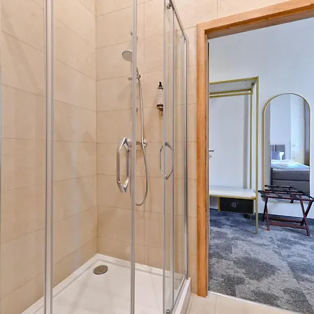 Oysters & Bubbles Gastro Rynek Square * Poznaň