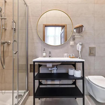 Oysters & Bubbles Gastro Rynek Square * Poznaň