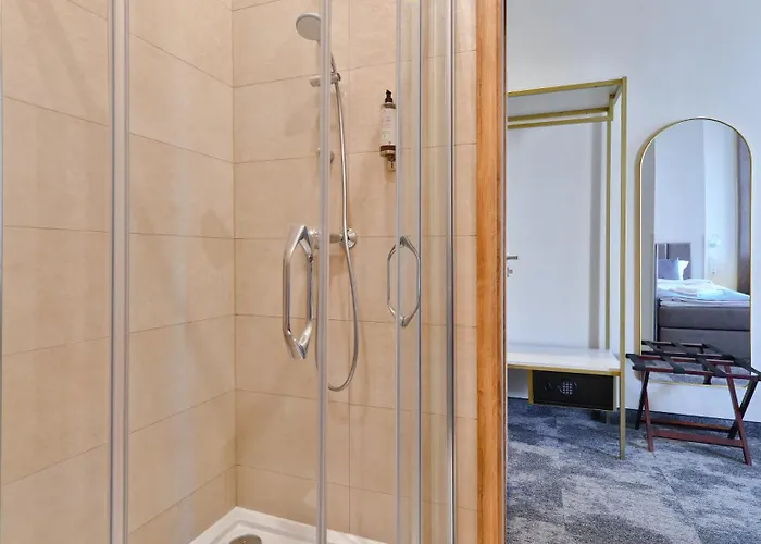 Oysters & Bubbles Gastro Rynek Square 3* Poznan